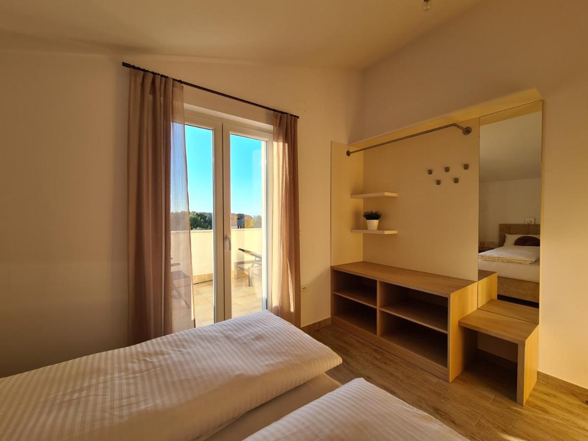 Orkula Apartments Pasman Ngoại thất bức ảnh